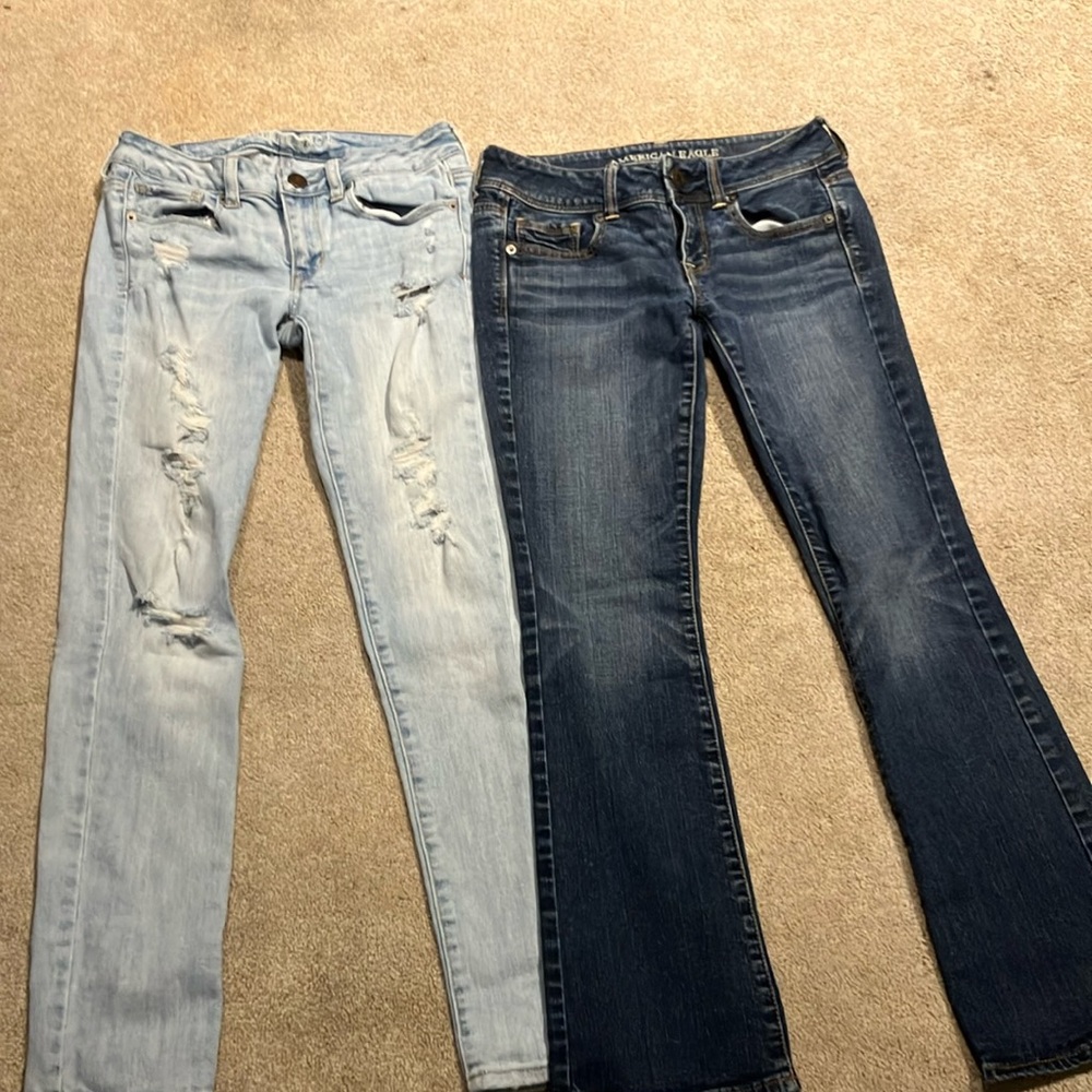 2PAIRS!!! America eagle jeans both size 2 light is skinny dark is flare